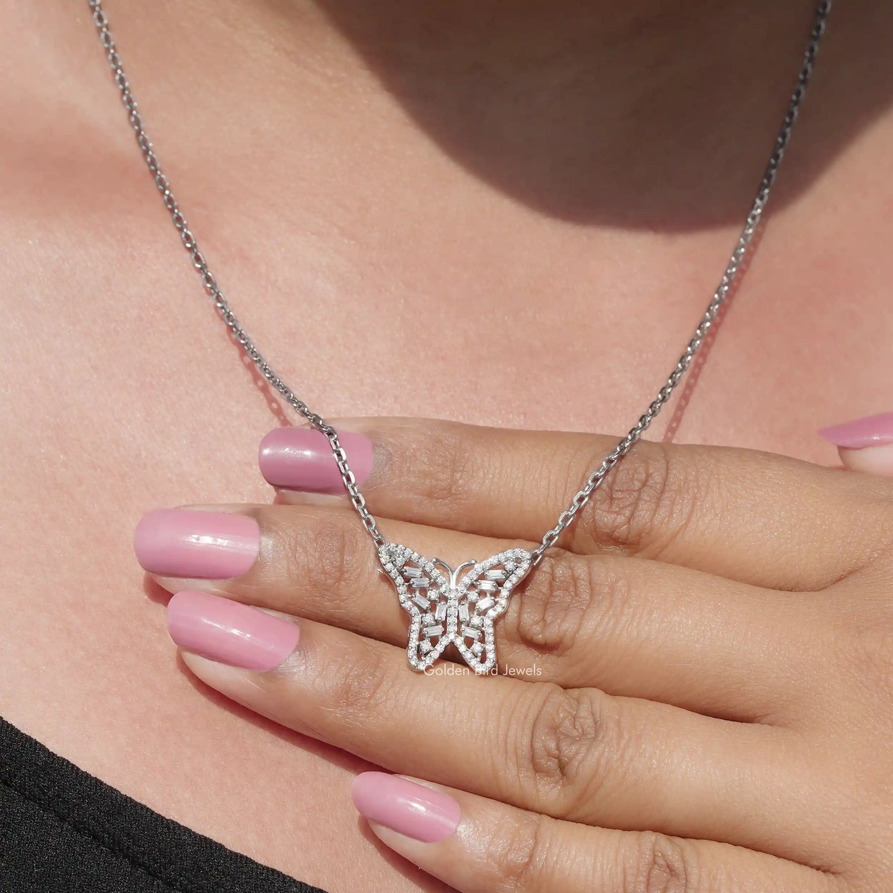 In front view of moissanite round cut pendant