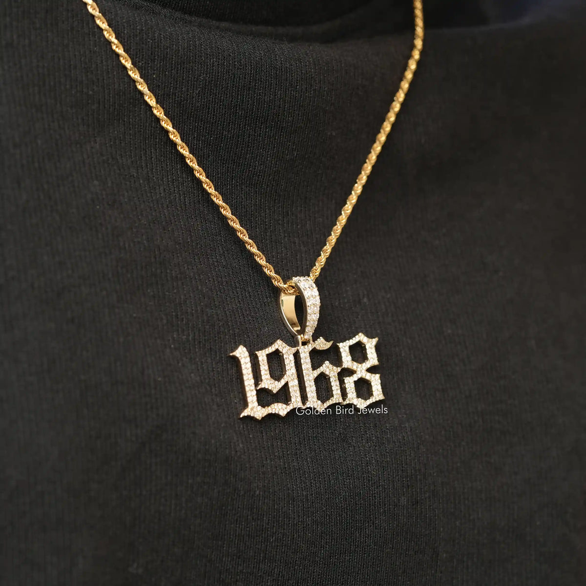 In front view of moissanite round cut pendant