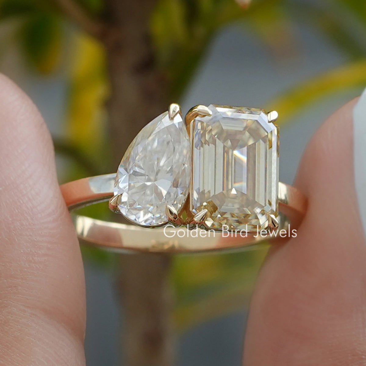 Pear And Emerald Moissanite Toi Et Moi Ring