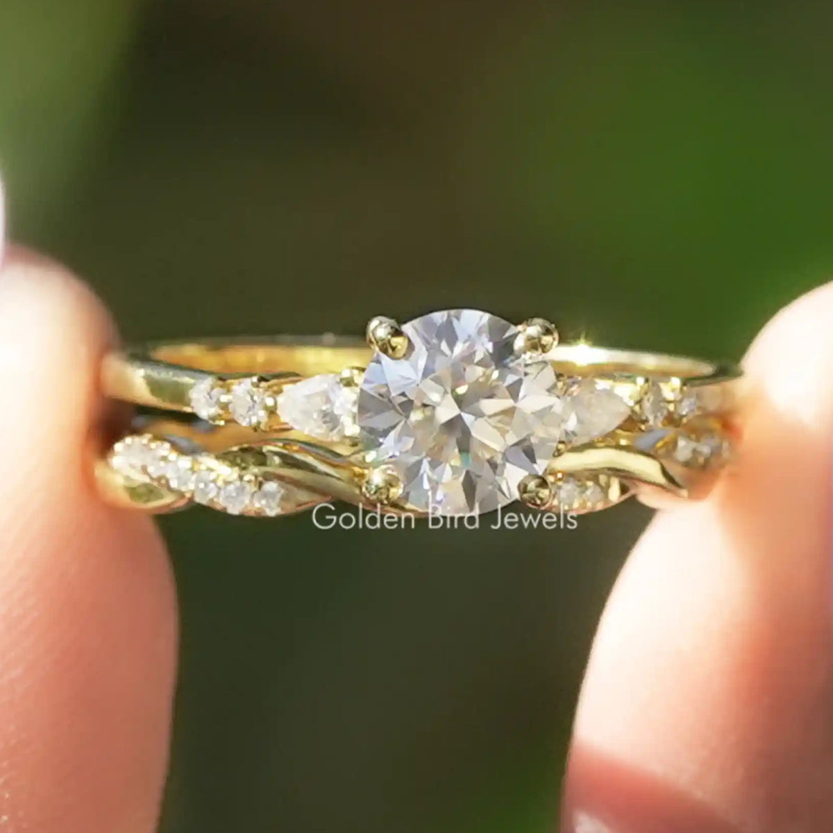 Round Cut Moissanite Accent Bridal Ring Set