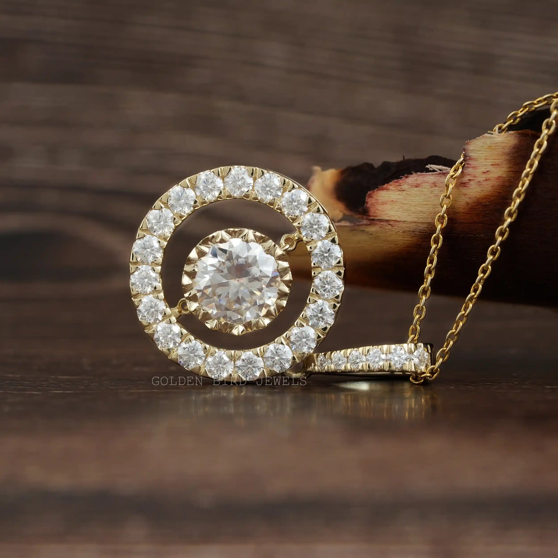 In front view of moissanite Round cut pendant