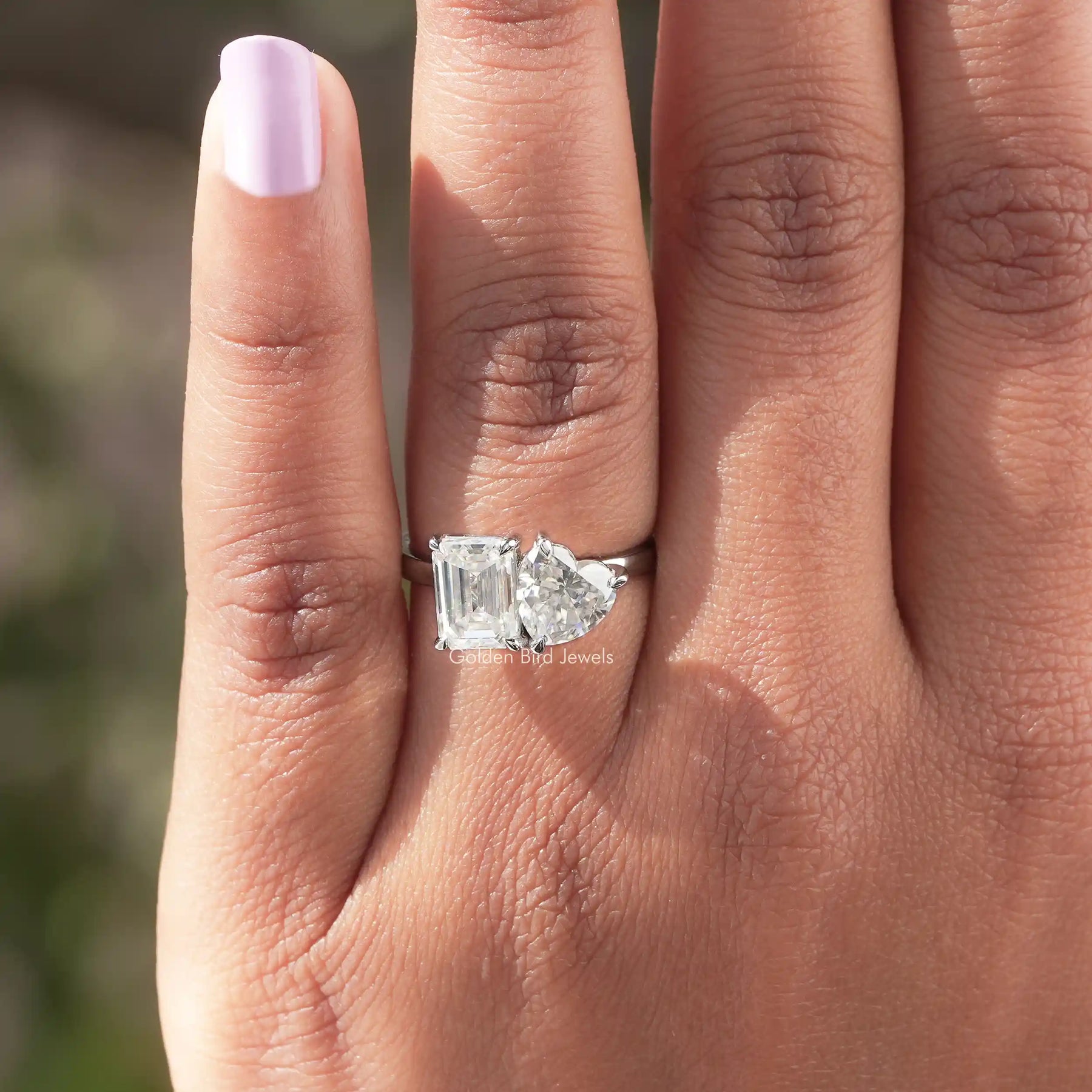 Heart and emrald shaped toi-et-moi ring crafted in moissanite