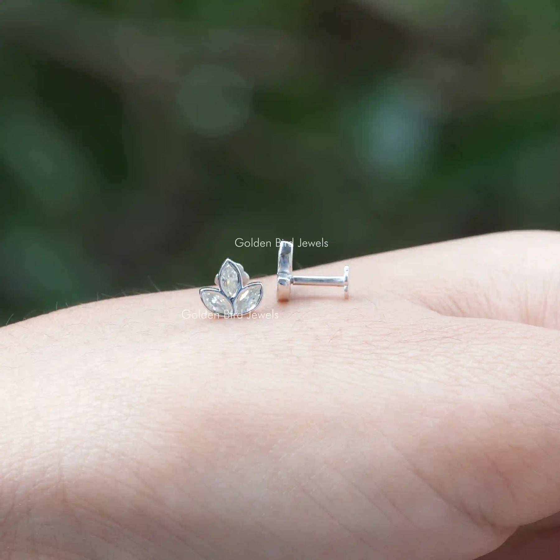Marquise cut stud earrings in prongs setting