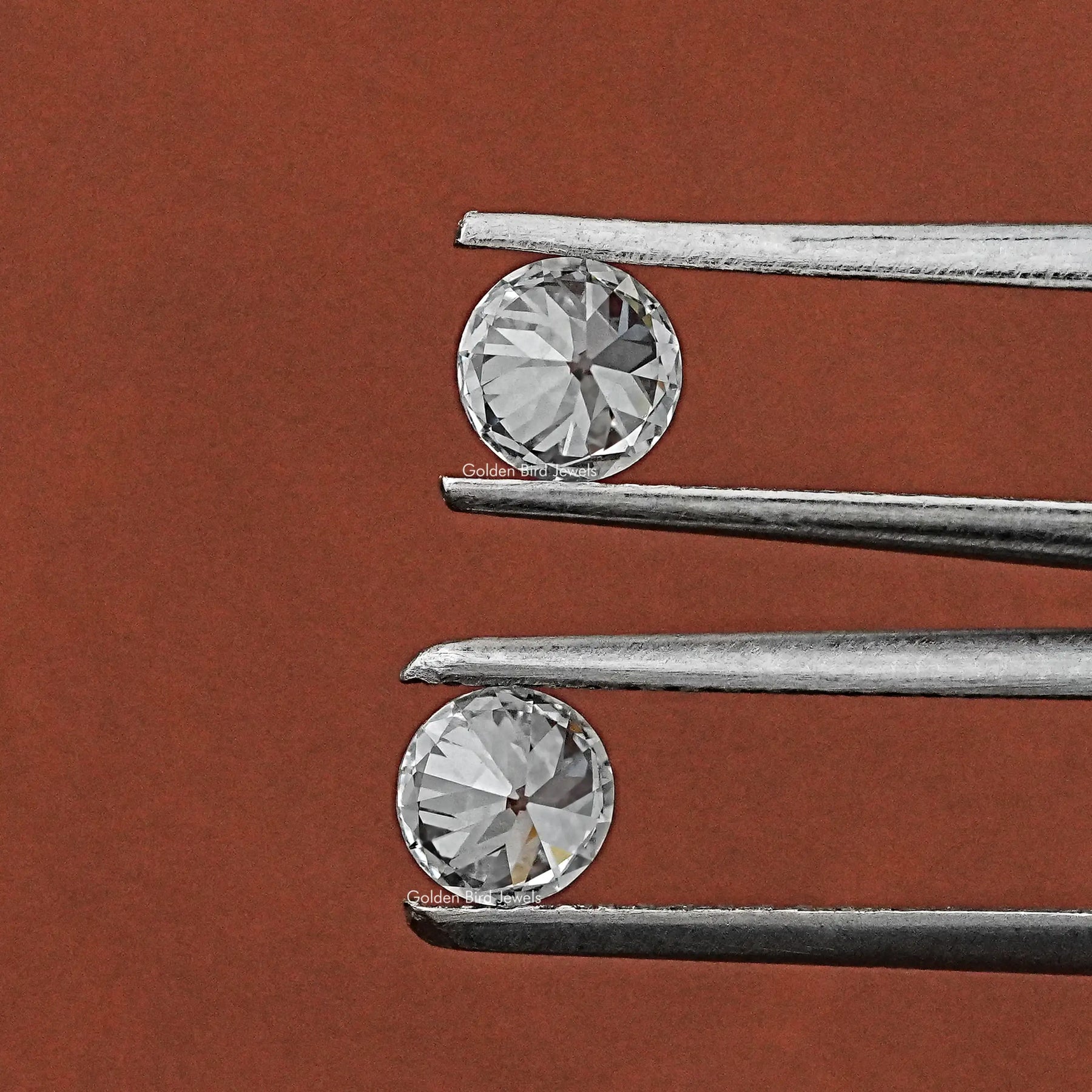 Tweezer holding the Round Cut Diamond Matching Pair