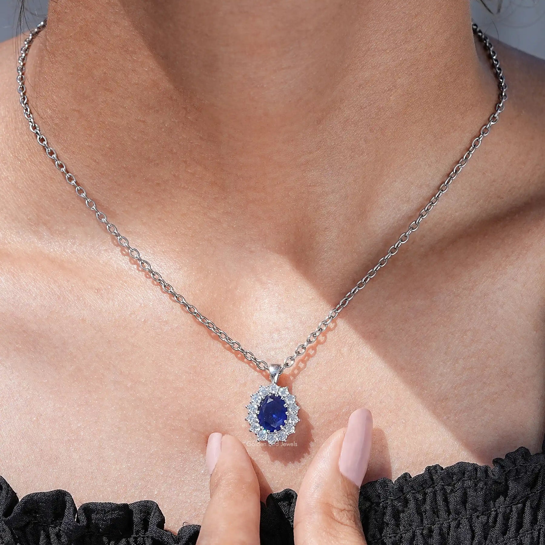 In front view of the diamond Oval cut pendant