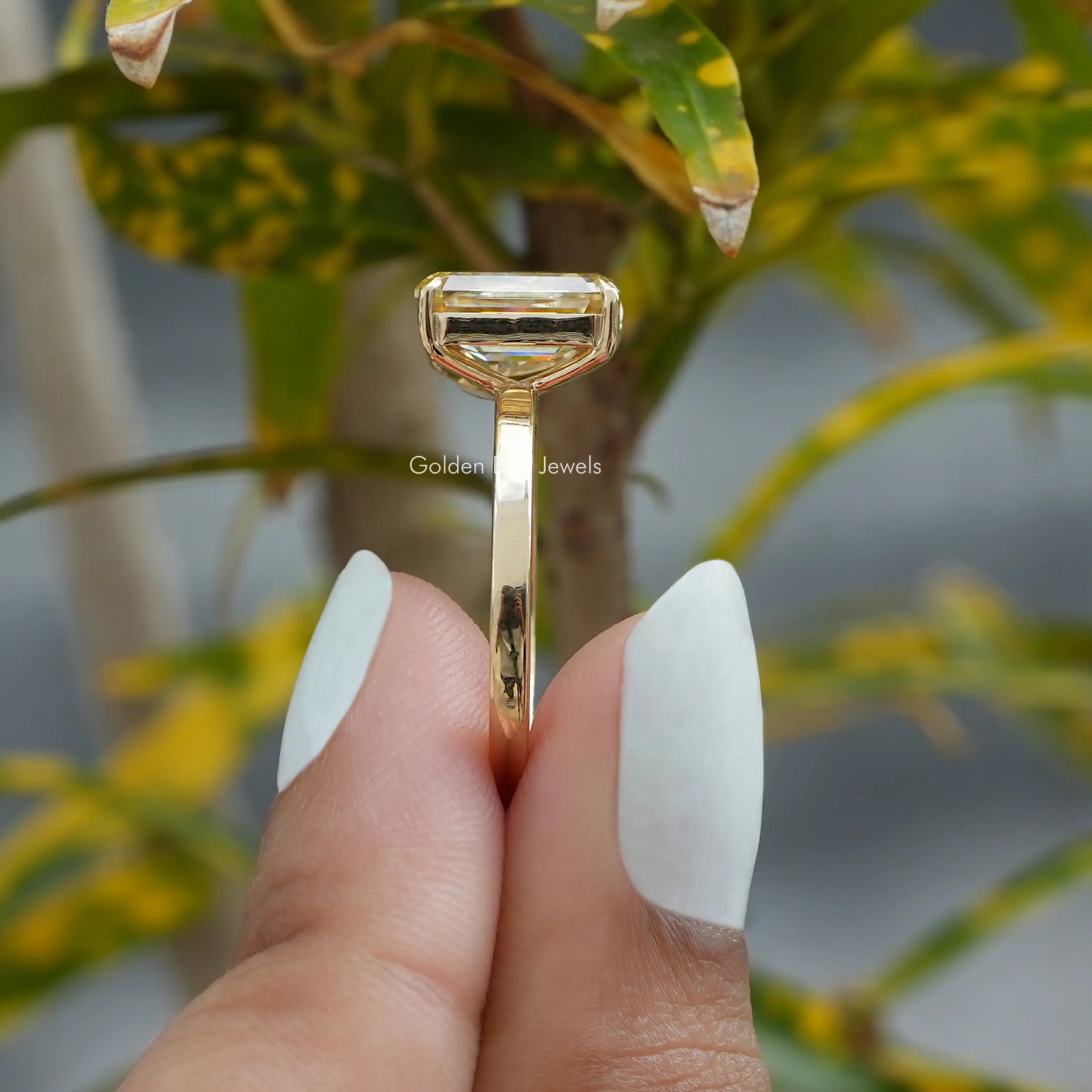 Pear And Emerald Moissanite Toi Et Moi Ring