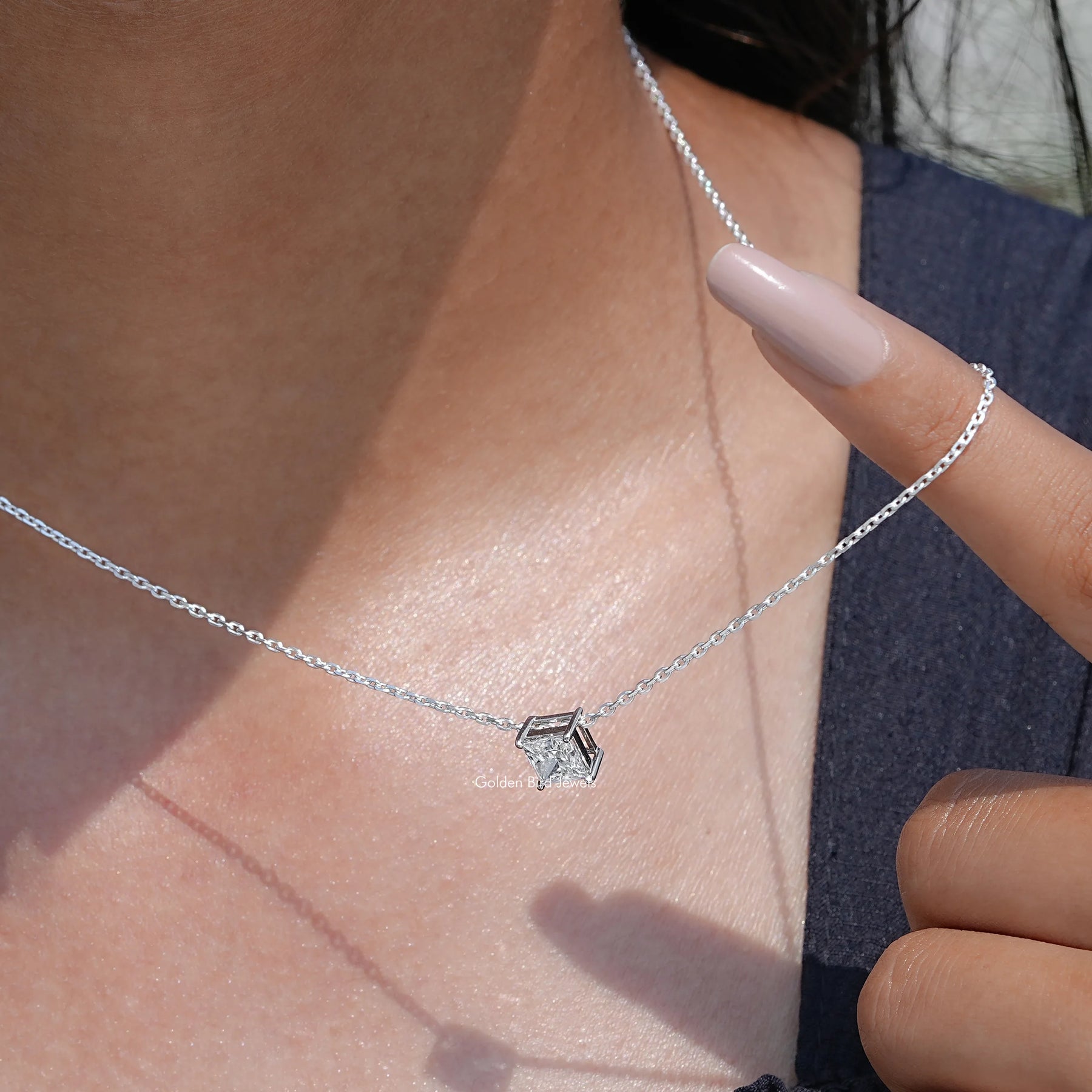 Back view of diamond round cut bracelet