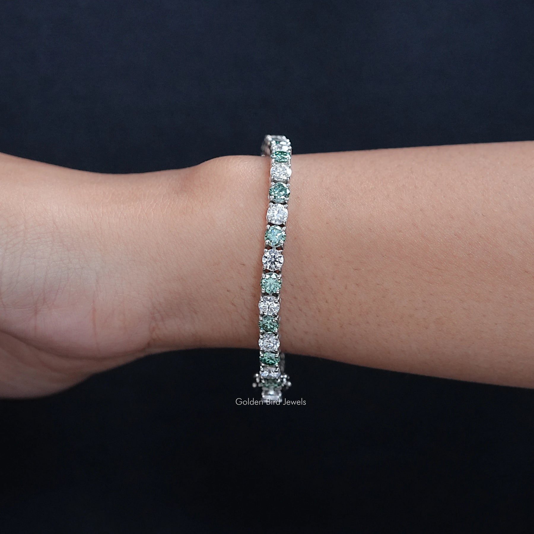 Detailed View Of Alternative Green Round Cut Moissanite Tennis Bracelet