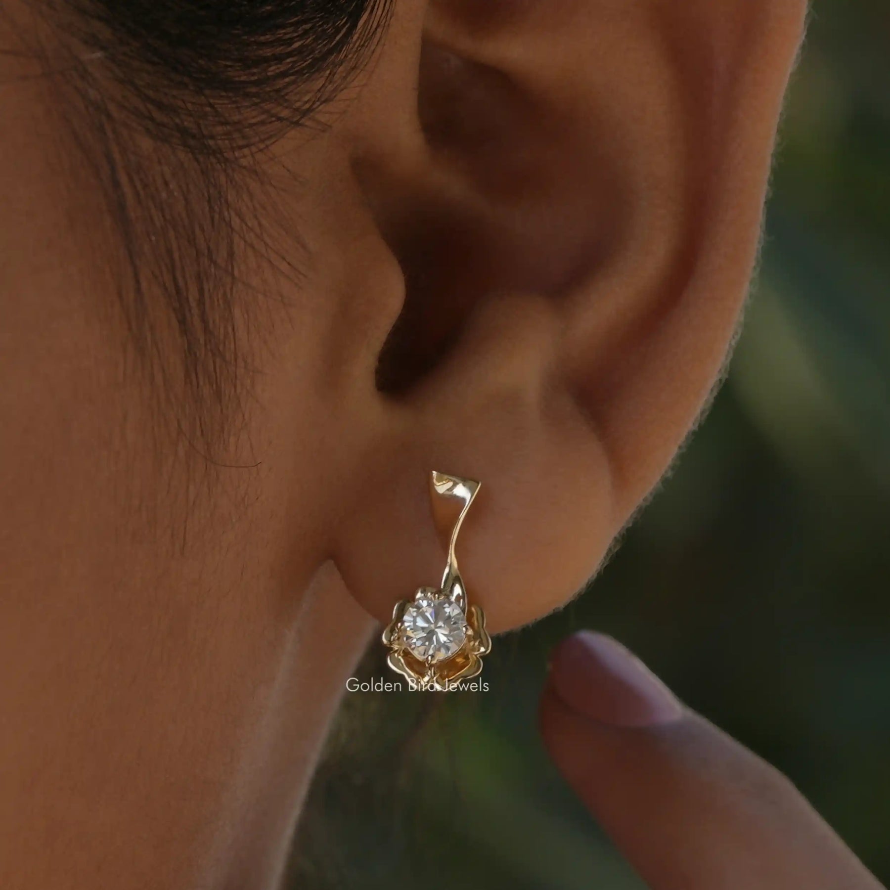 Round cut cluster earrings in prong setting
