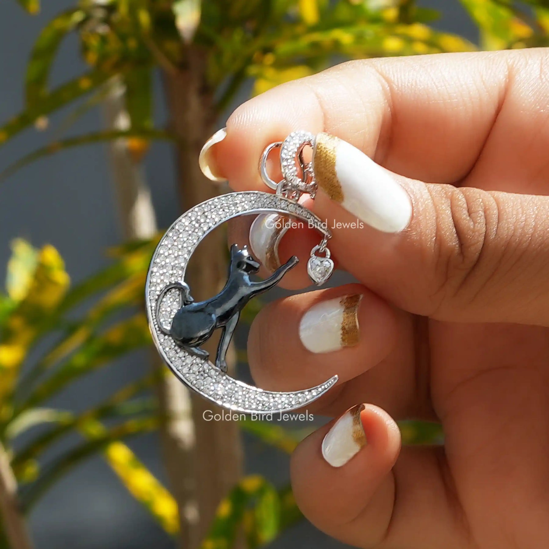 Close view of moissanite chain bracelet in a secure setting