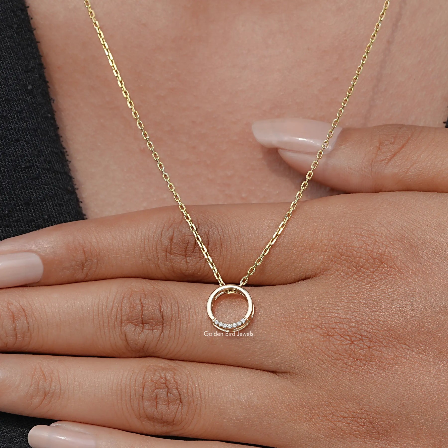 Detailed View Of Round Cut Lab Diamond Pendant