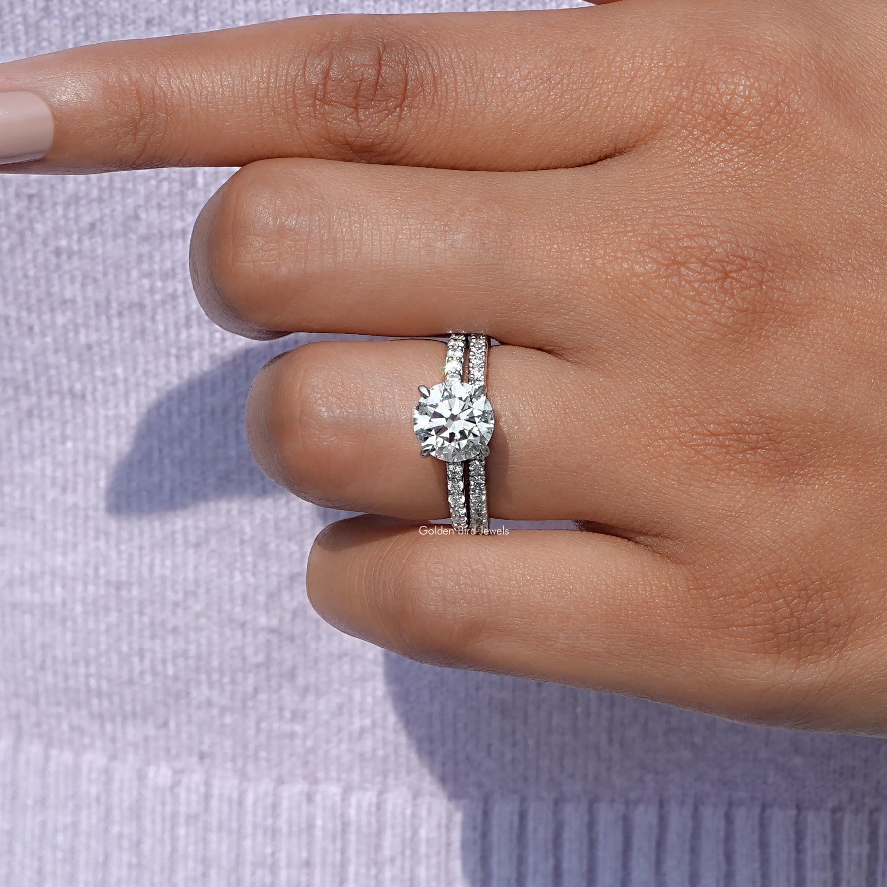 Detailed view of Round Cut Diamond Wedding Ring