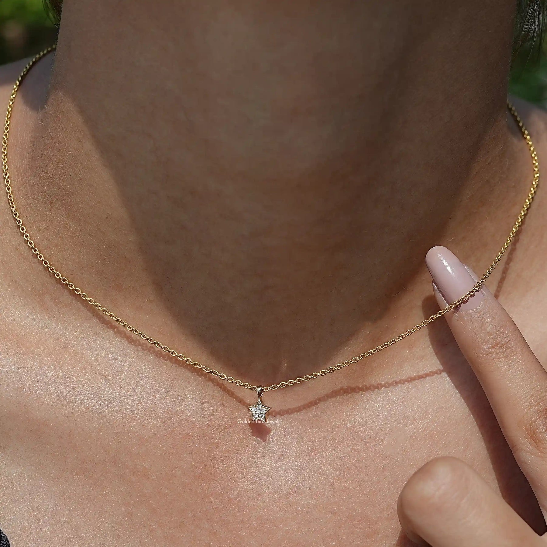 Detailed View Of Round Cut Diamond Pave Set Pendant In Women's