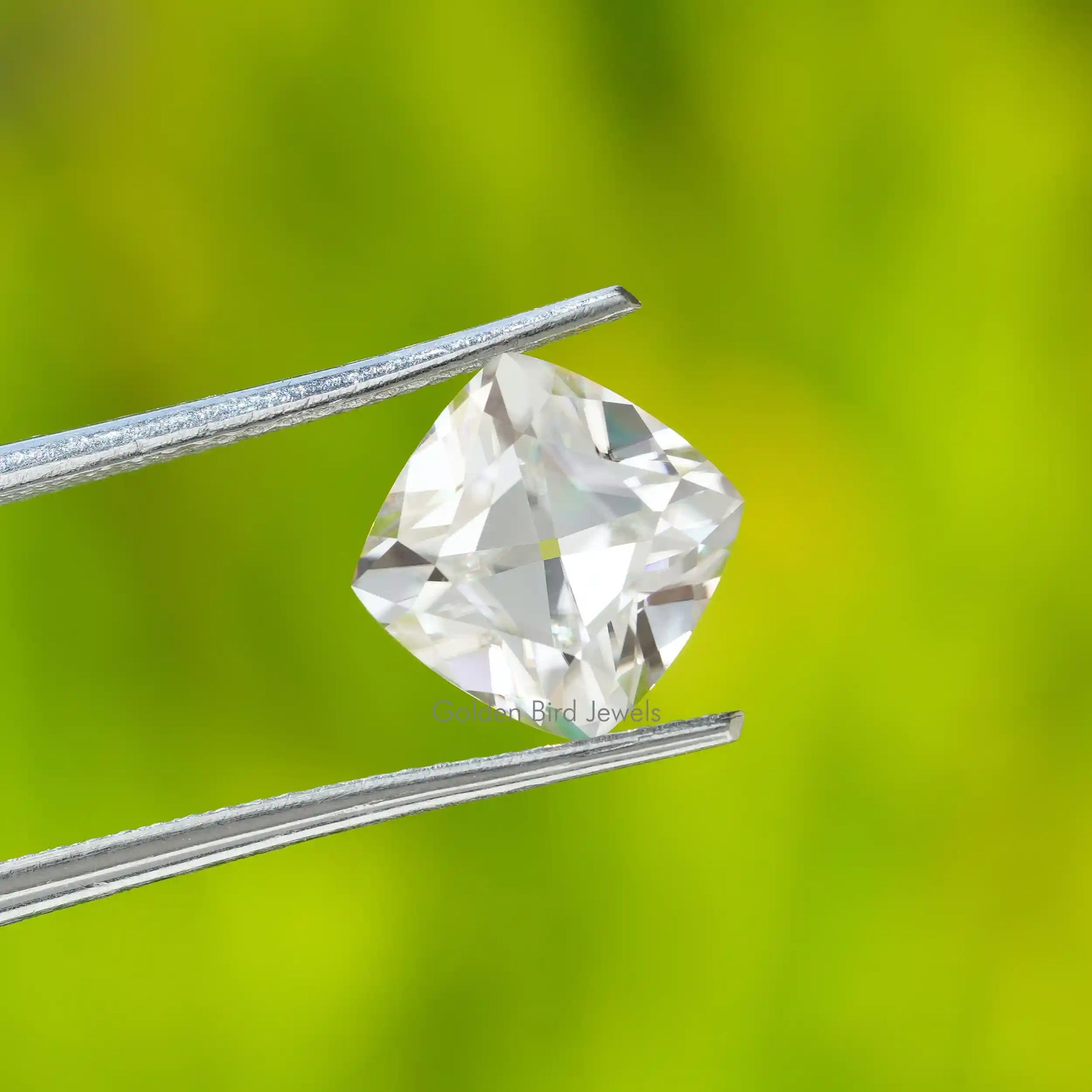 Tweezer view of Colorless Peruzzi moissanite Stone