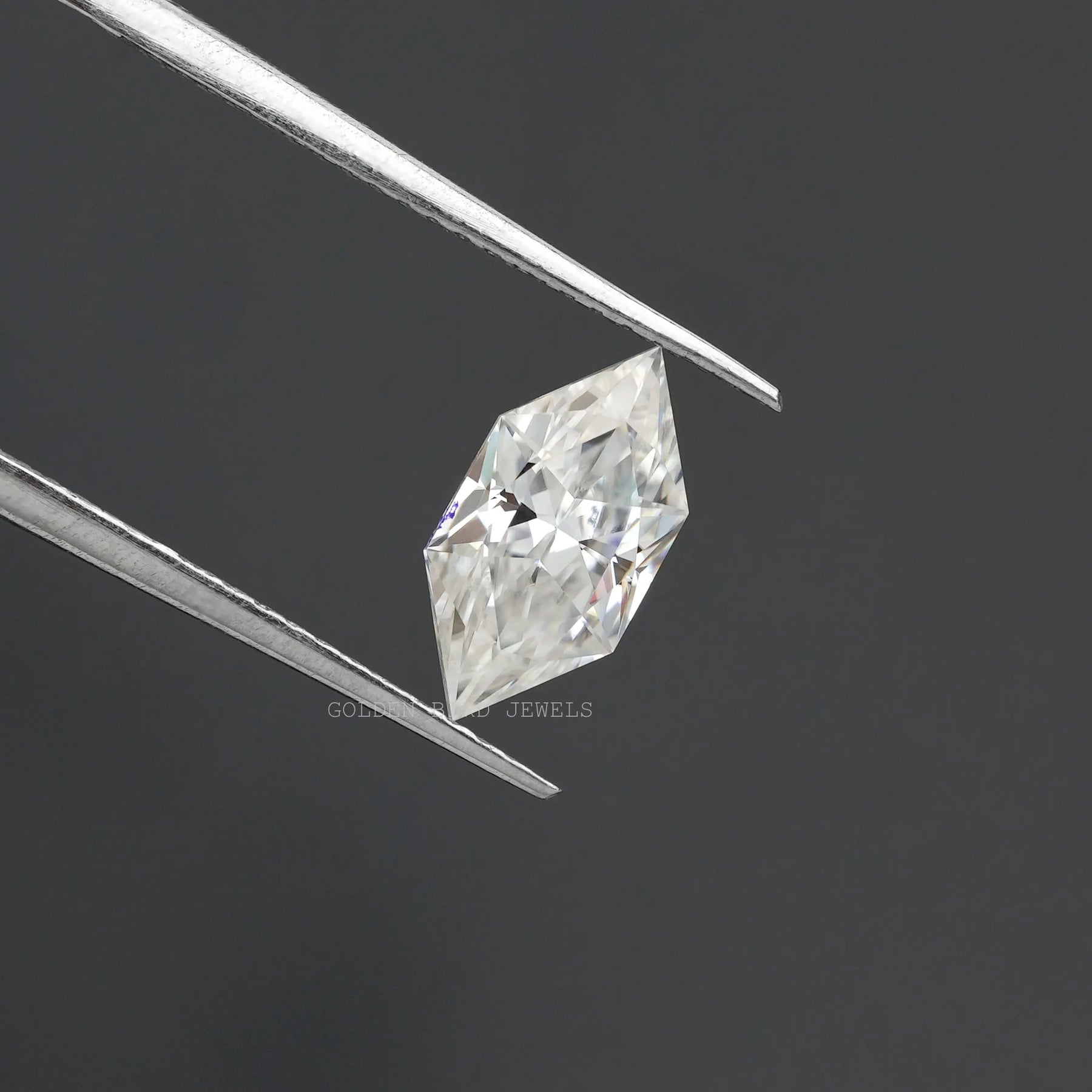 Front view of the tweezer of Colorless Dutch Marquise Cut Loose Moissanite In White