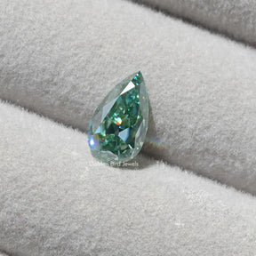  Detailed view of Blue Green Pear Cut Loose Stone