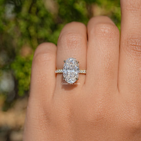 Crushed Ice Oval Cut Moissanite Solitaire Ring