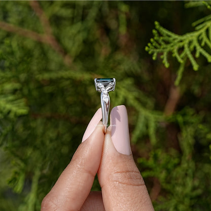 Green Emerald Moissanite Gemstone Floral Ring