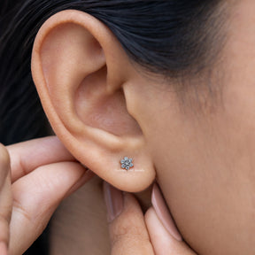 Floral-shaped diamond stud earring