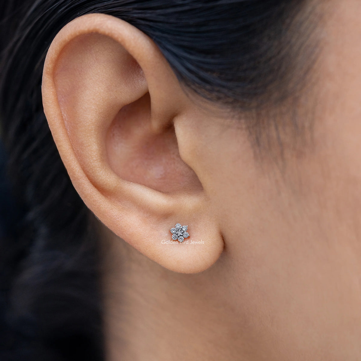 Floral-shaped diamond stud earring