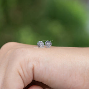 Floral-shaped diamond stud earring