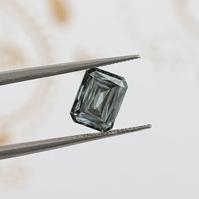 tweezers  View of Criss Cut Loose Gem