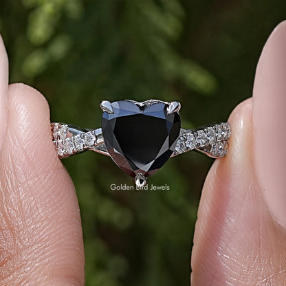 Black Heart Moissanite Gemstone Twisted Accent Band