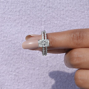 Detailed View A Radiant Cut Diamond Bridal Ring Set
