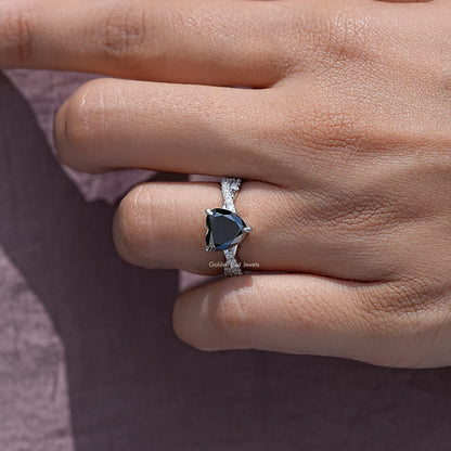 Black Heart Moissanite Gemstone Twisted Accent Band