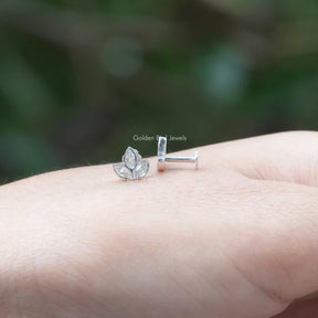 Marquise cut stud earrings in prongs setting 