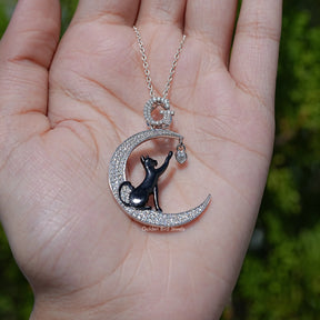 Round Cut Cat And Moon Moissanite Pendant