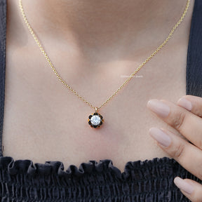 Side View Of European Cut Flower Shaped pendant