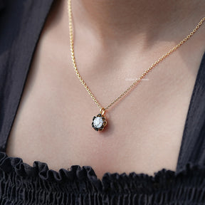 Detailed View Of European Cut Flower Shaped pendant 
