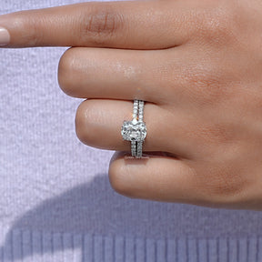 Detailed view of Lab Diamond Cushion Cut Bridal Ring Set