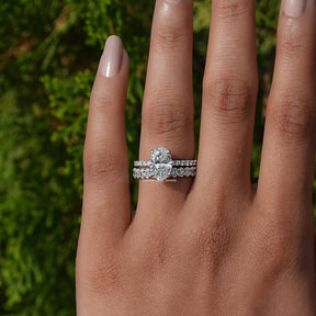 Close-Up View of Lab Diamond Bridal Ring Set