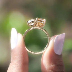 Back view of toi et moi moissanite ring
