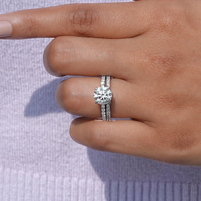 Detailed view of Round Cut Diamond Wedding Ring