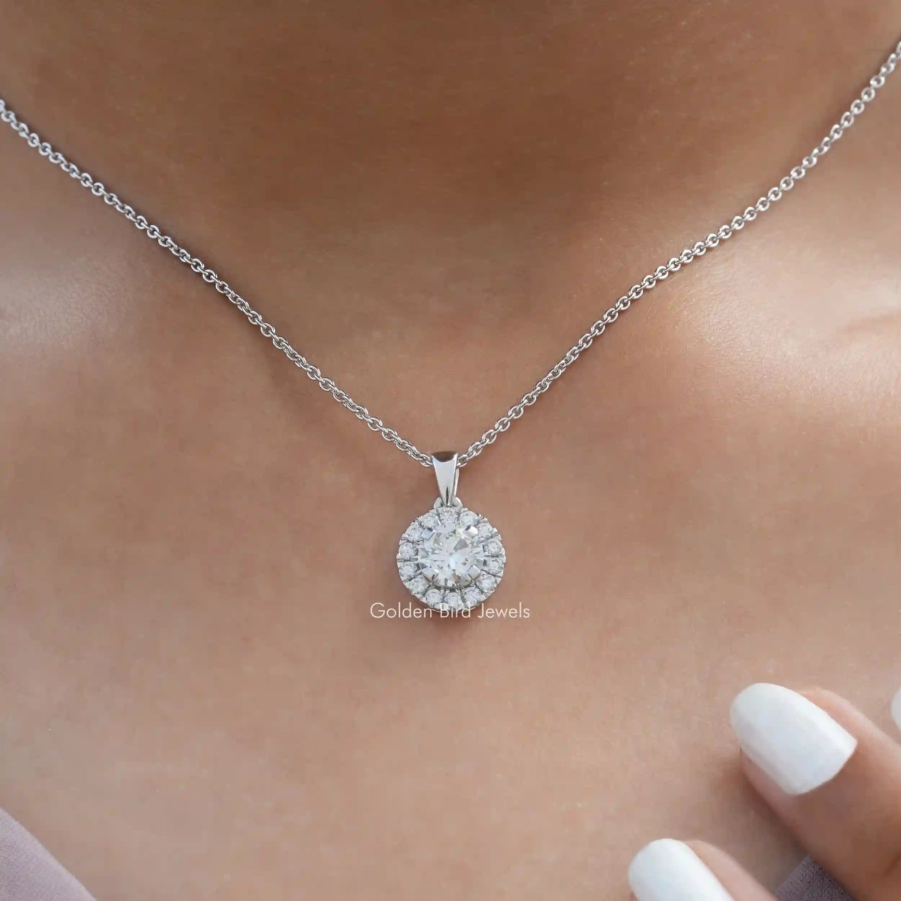 Round Wedding Pendant Set In Prongs Setting