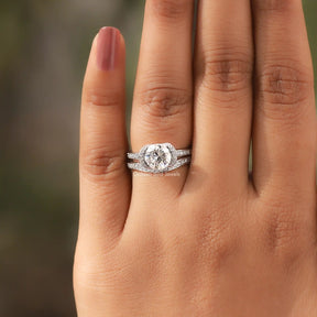 Front View of Round Cut Bridal Ring Set In White Gold