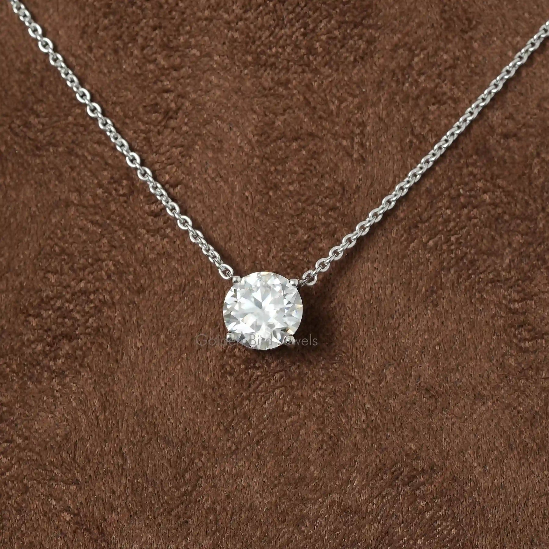 In front view of moissanite Round  cut pendant
