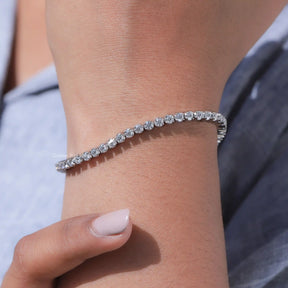 Detailed view of round shaped moissanite bracelet in prongs setting 