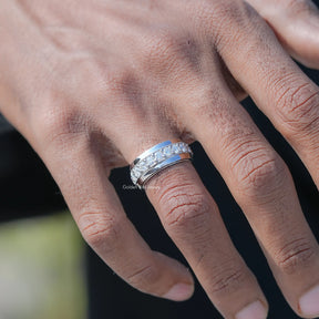 Close view of Round Shaped Solitaire Men's Band