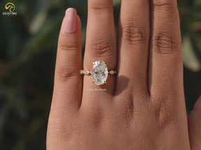 Crushed Ice Oval Cut Moissanite Accent Stone Ring