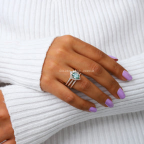  Finger view of moissanite  wedding ring set 