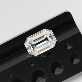 Top view of Emerald Cut Loose Stone in unique pattern