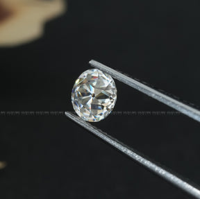 Detailed view of Colorless Round Cut Loose Stone